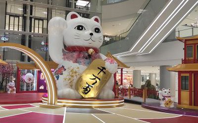 大型商場(chǎng)擺放玻璃鋼卡通招財(cái)貓雕塑