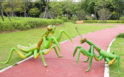 公園玻璃鋼仿真動物螳螂雕塑