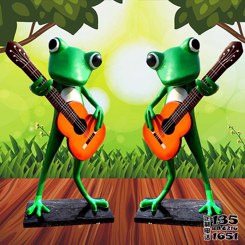 景區兩只彈吉他的玻璃鋼卡通青蛙雕塑
