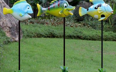 公園草坪玻璃鋼卡通彩繪小魚雕塑