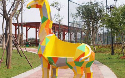 景區園林長頸鹿幾何塊面動物座椅擺件玻璃鋼雕塑