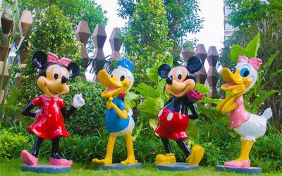 迪士尼公園玻璃鋼卡通彩繪米老鼠和唐老鴨雕塑