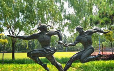 運(yùn)動(dòng)主題人物雕塑戶外公園玻璃鋼仿銅接力跑步擺件